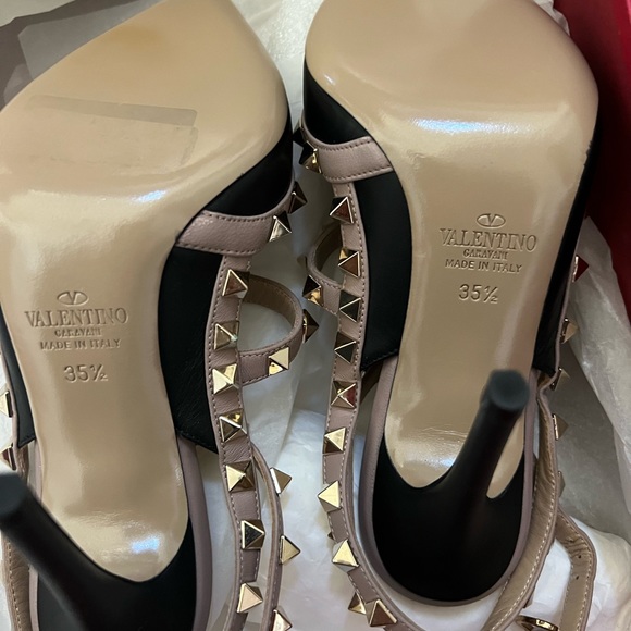 ROCKSTUD ANKLE STRAP PUMP 100 MM BLACK - Picture 4 of 4